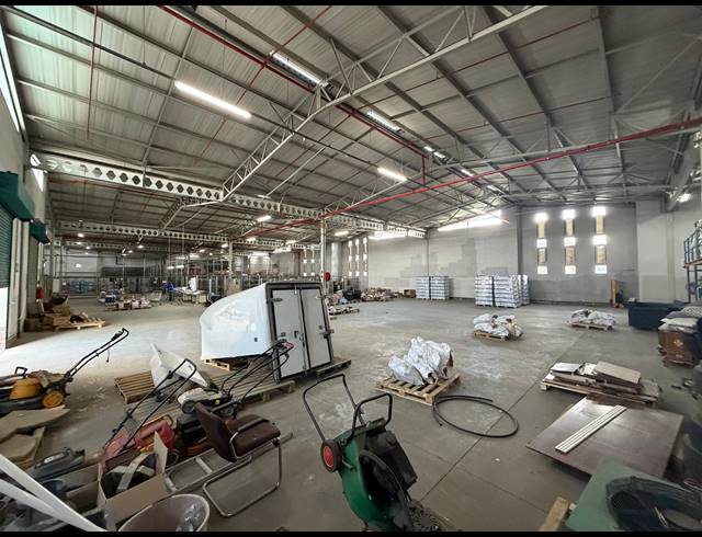 3,300M² WAREHOUSE TO LET IN HALFWAY HOUSE